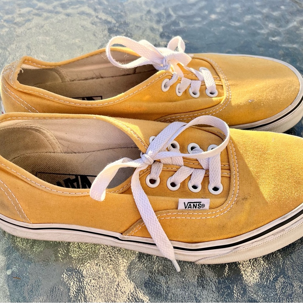 Vintage Vans size 7. Banana yellow